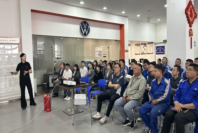 提升應(yīng)急能力 筑牢安全防線&mdash;&mdash;汽貿(mào)公司開展消防應(yīng)急知識培訓(xùn)暨疏散逃生滅火演練活動(dòng)