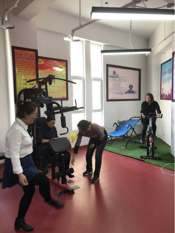 魅力女性、快樂巾幗