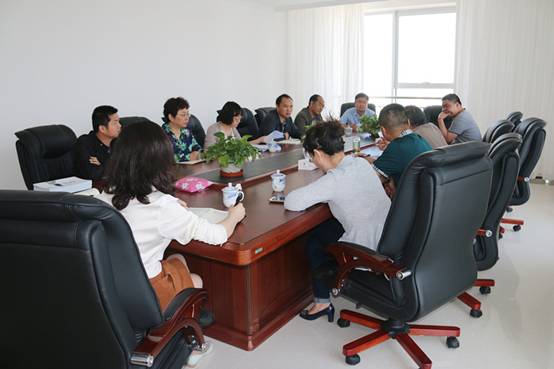 省商務(wù)廳副廳長(zhǎng)朱小青協(xié)同西寧海關(guān)、省檢驗(yàn)檢疫局一行深入企業(yè)就保稅物流中心封關(guān)運(yùn)營(yíng)