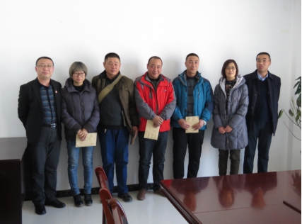 集團(tuán)領(lǐng)導(dǎo)來(lái)物產(chǎn)配送慰問困難黨員職工