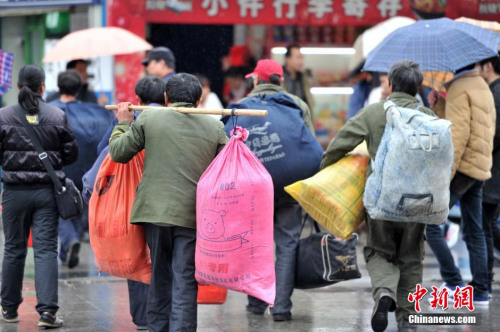 聚焦春節(jié)&ldquo;恐歸族&rdquo;：近鄉(xiāng)情怯，恐懼何來？(圖)