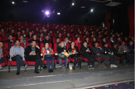 青物集團(tuán)黨委集中組織觀看優(yōu)秀紀(jì)錄片《厲害了，我的國(guó)》